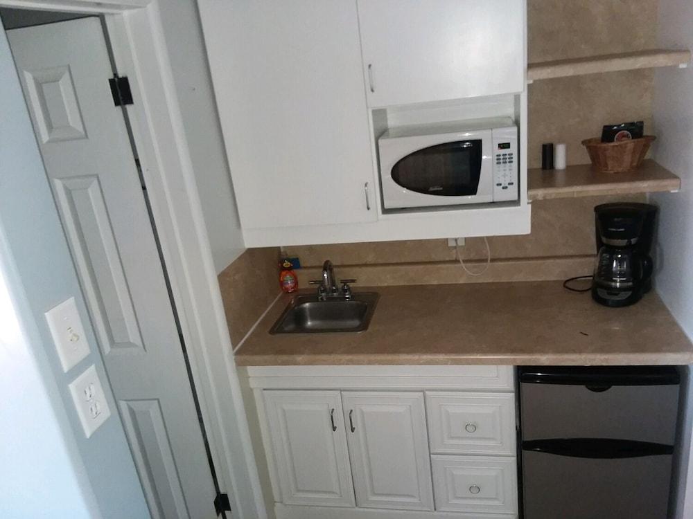 Hilltop Tavern and Inn photo 17