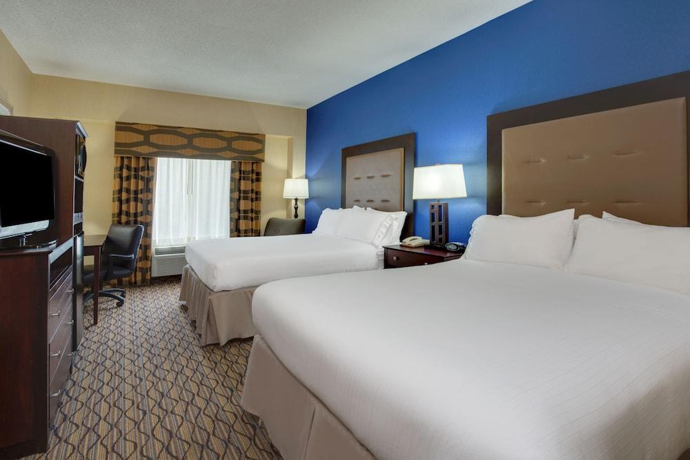 Holiday Inn Express Tower Center by IHG photo 8