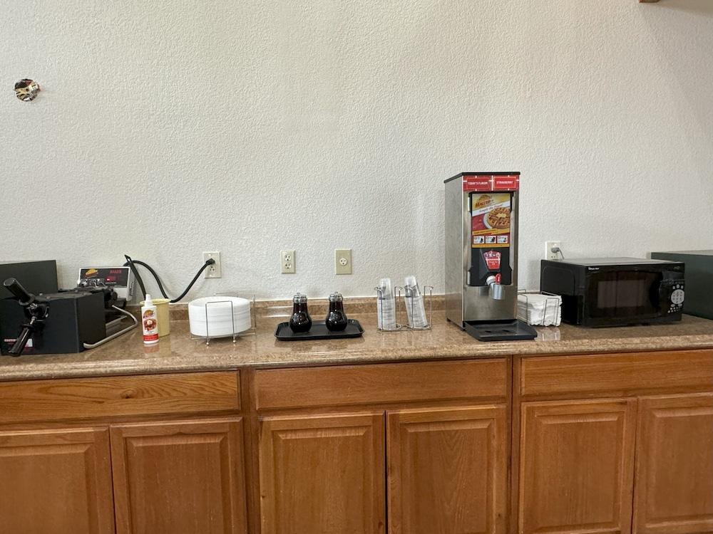 Quality Inn Mason Near Kings Island photo 35