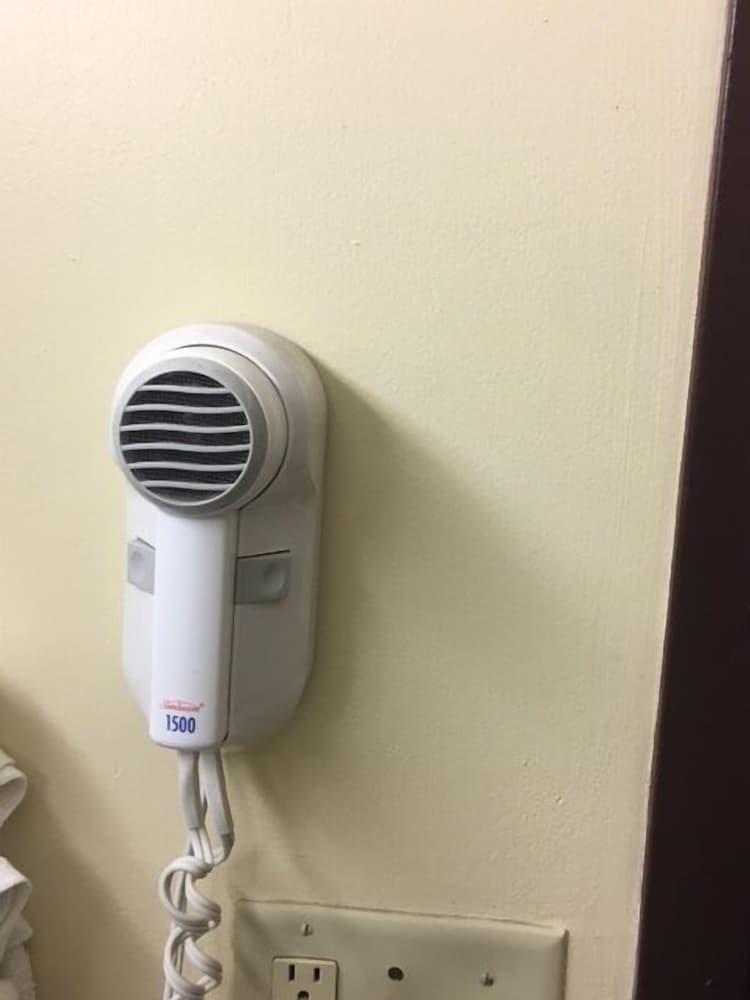 Economy Inn photo 9