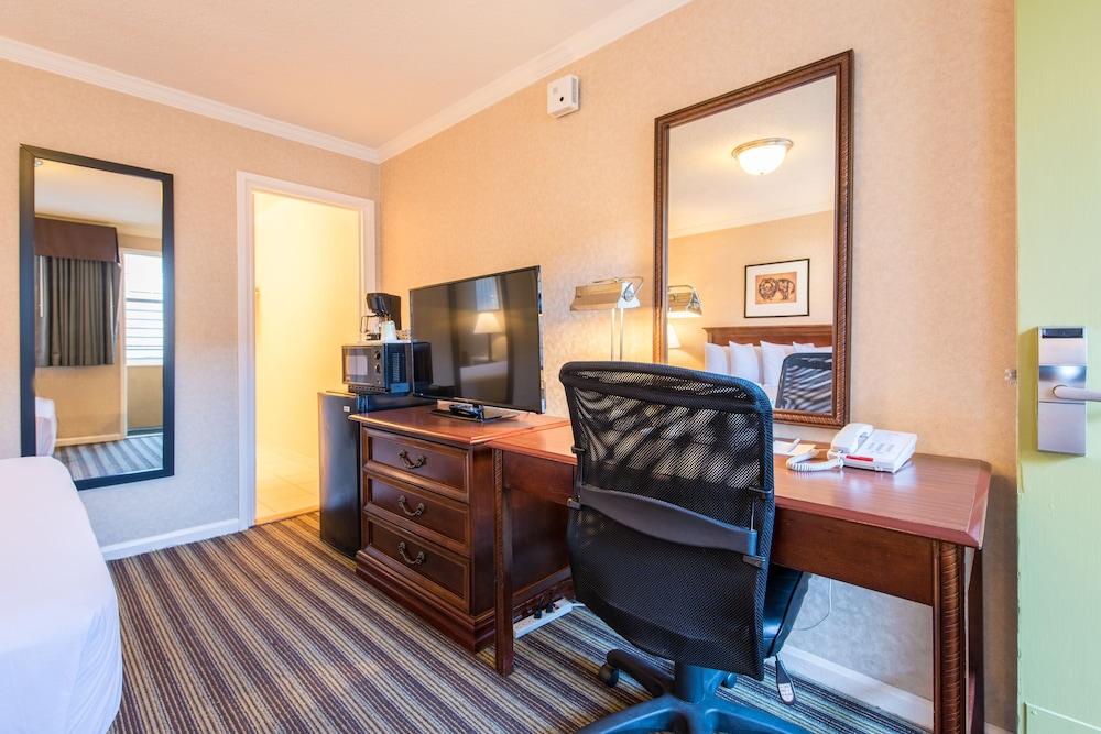 Civic Center Motor Inn photo 18