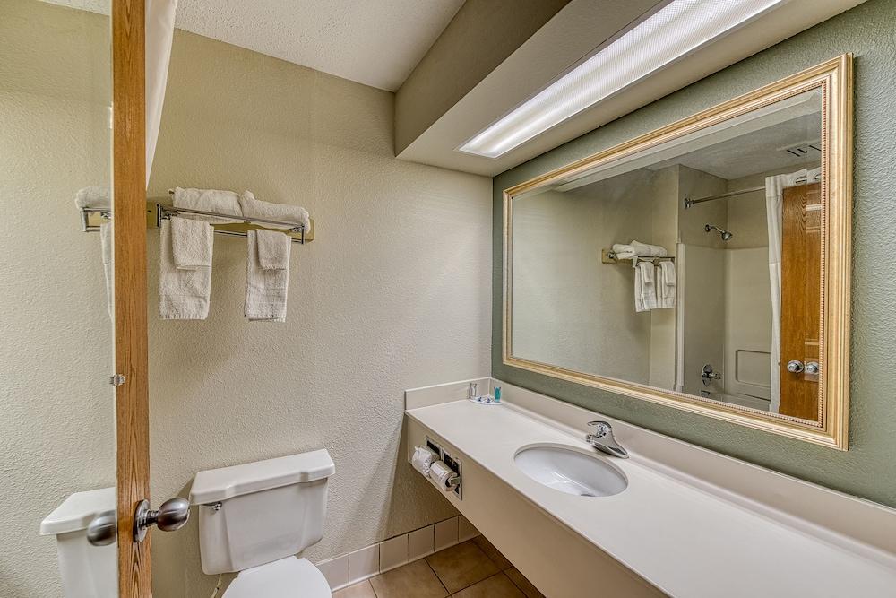 American Inn and Suites Dundee photo 32