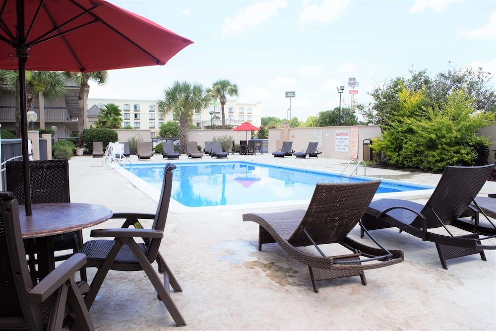 Ramada by Wyndham Savannah Gateway photo 23