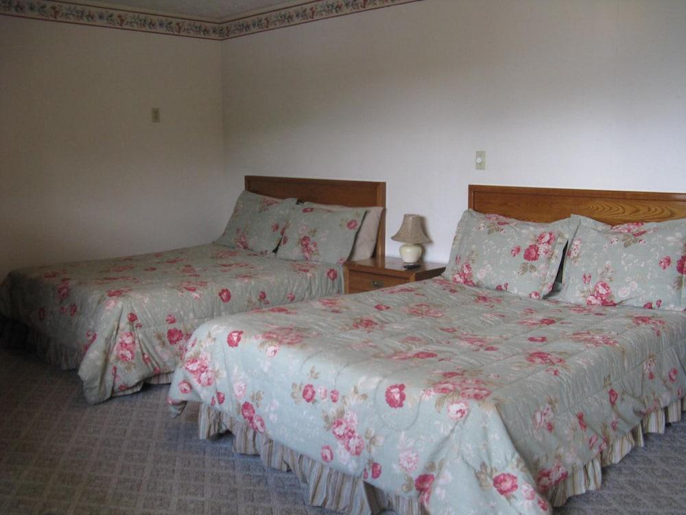 Clarketon Motel photo 14