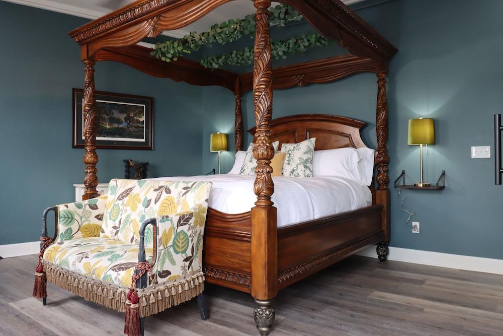 The Roanoke Hotel photo 10