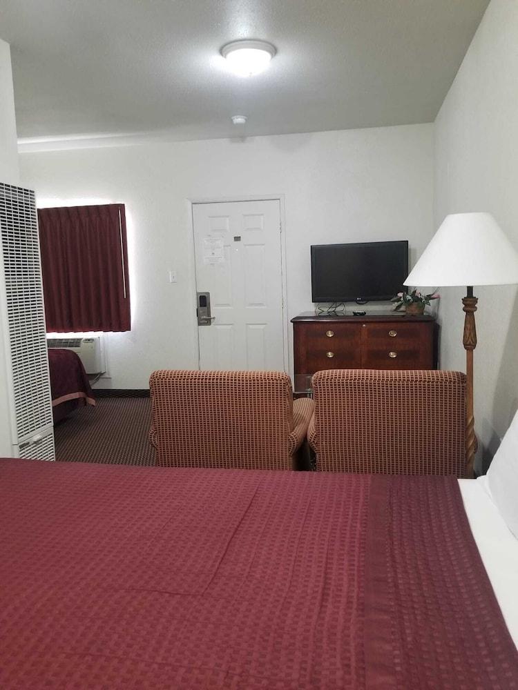 Economy Inn photo 48