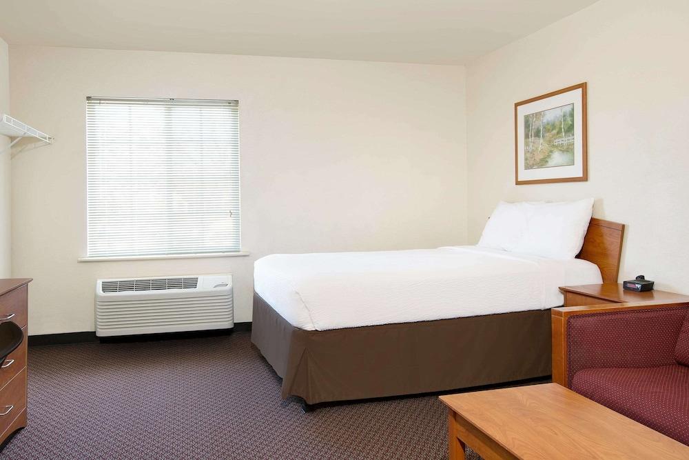 WoodSpring Suites Fort Worth Forest Hill photo 8