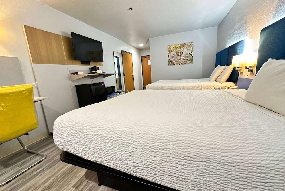 Microtel Inn by Wyndham Gallup photo 10