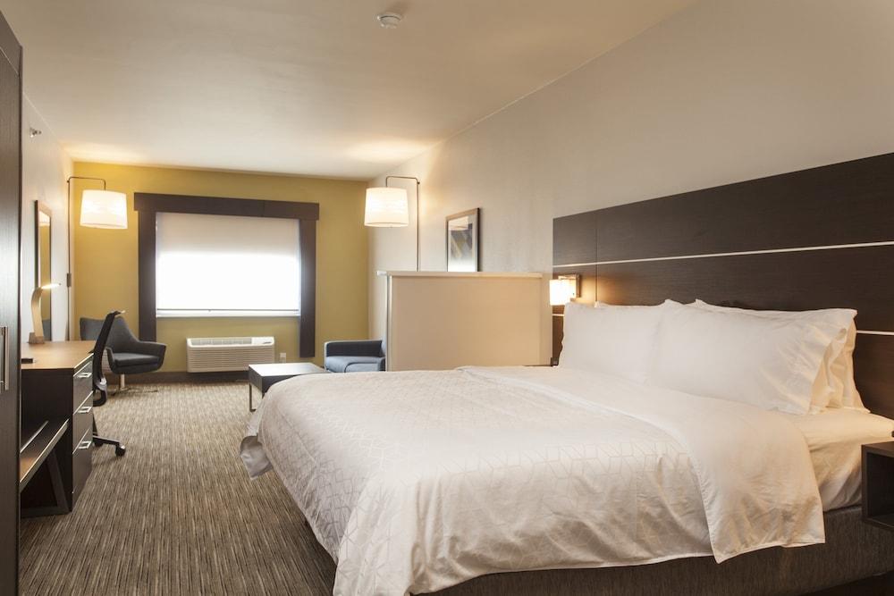 Holiday Inn Express & Suites Santa Fe by IHG photo 9