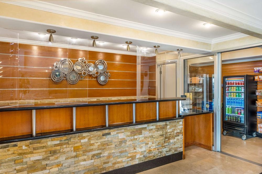 Best Western Plus Orange County Airport North photo 7