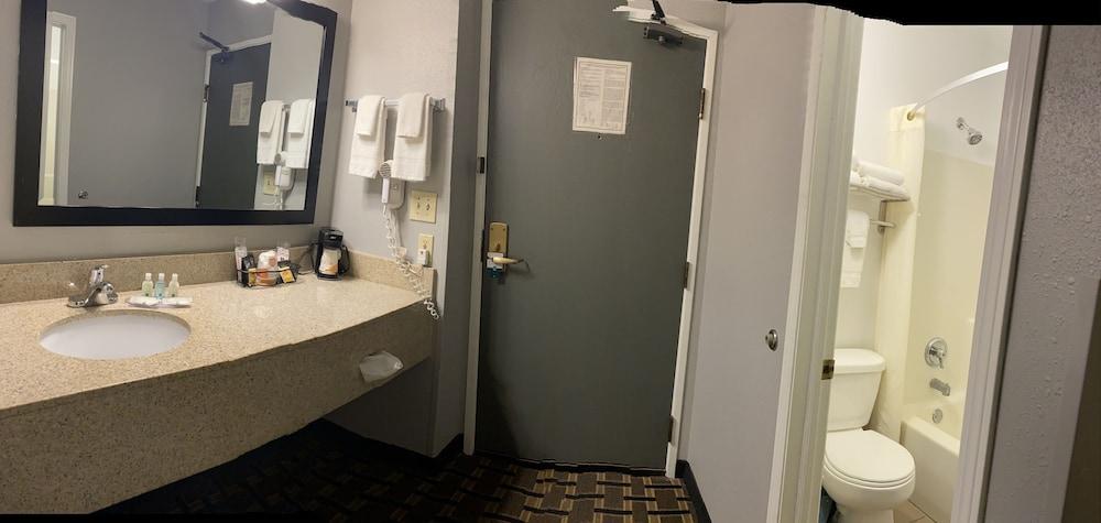 Quality Inn Mauston I-90 photo 2