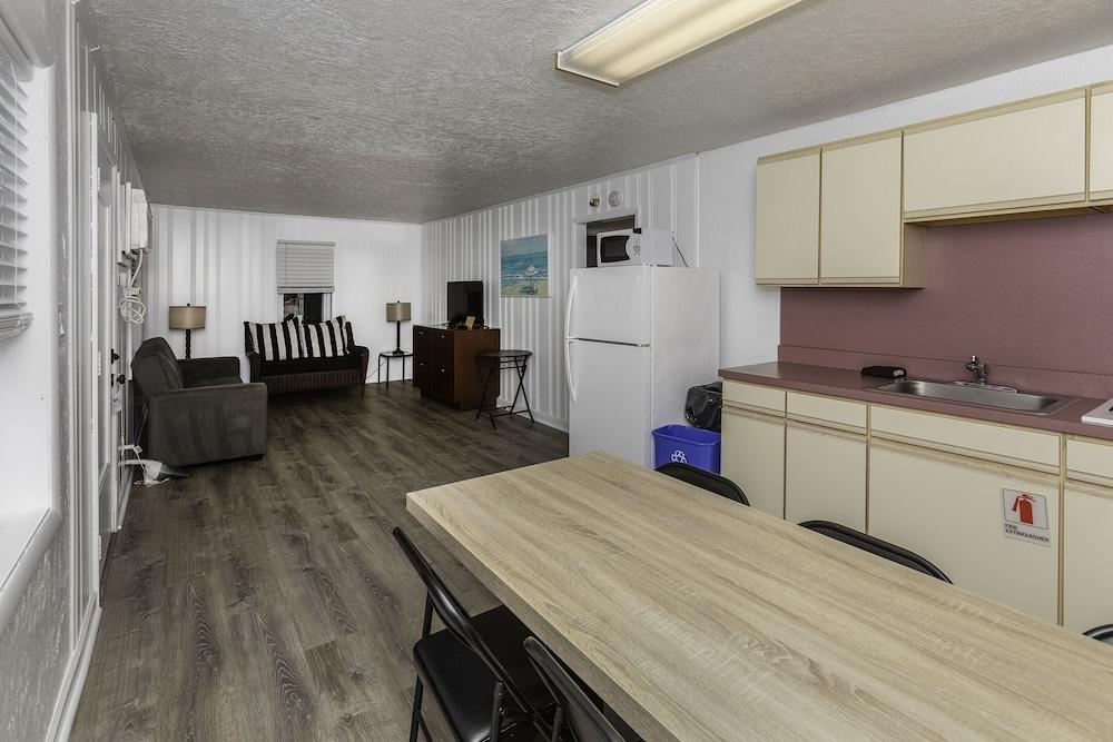 Alante Oceanfront Motel photo 2