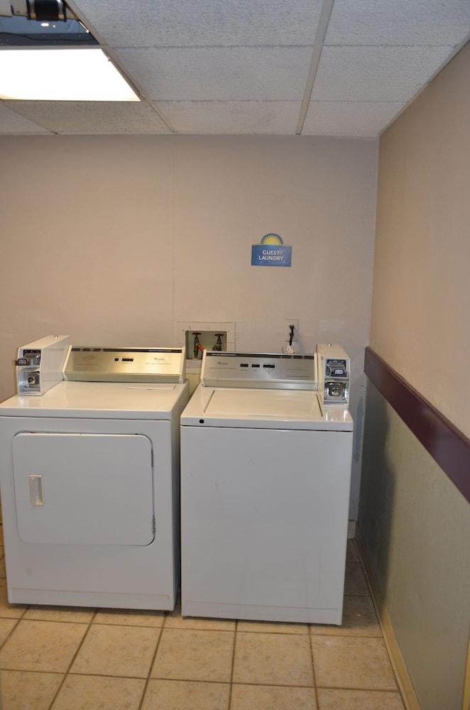 Days Inn by Wyndham Southern Hills/ORU photo 79