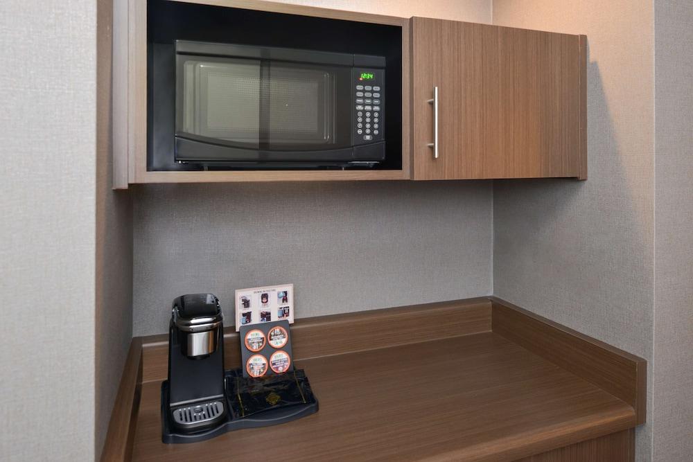 Best Western Plus Coalinga Inn photo 25