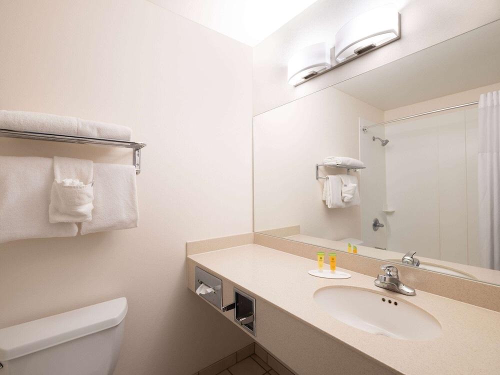 Baymont by Wyndham Limon photo 55