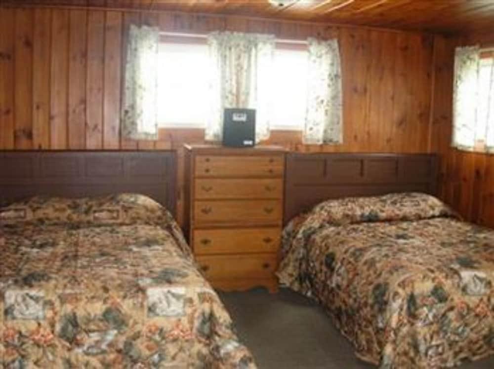Lake George Diamond Cove photo 38