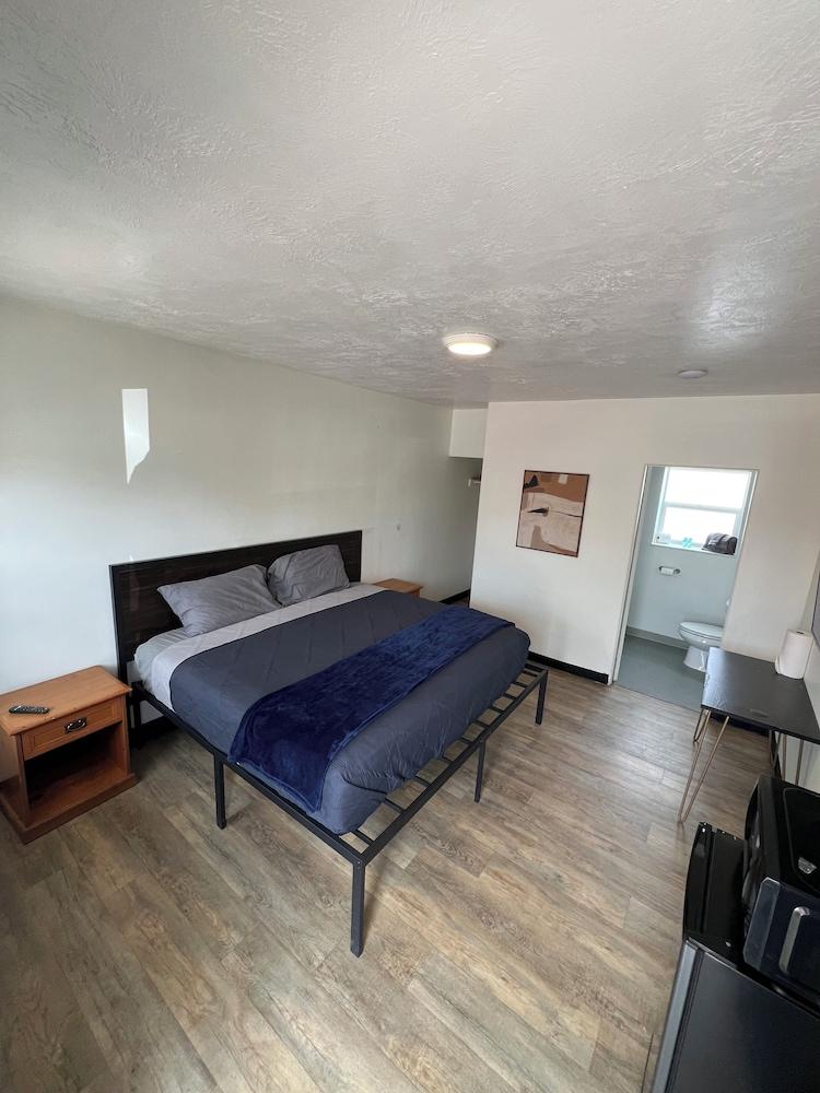 Mac's Motel photo 14