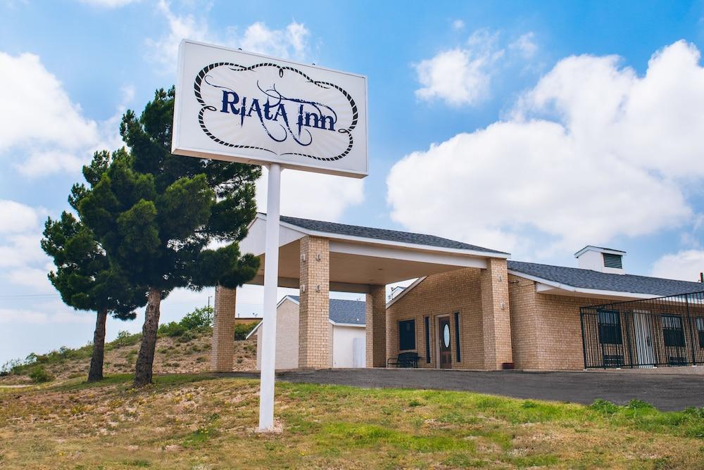 Riata Inn photo 20