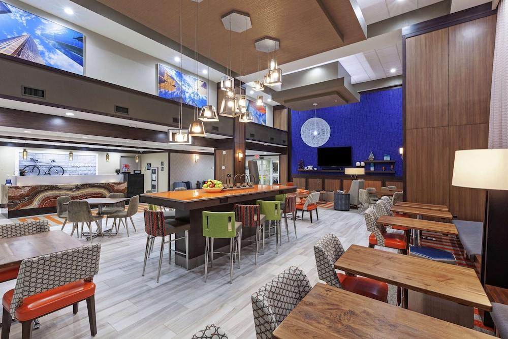 Hampton Inn & Suites Houston-Bush Intercontinental Aprt photo 14