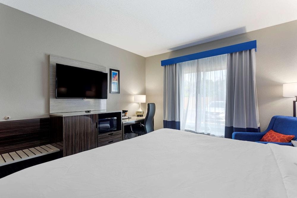 Comfort Inn & Suites Memphis East photo 9