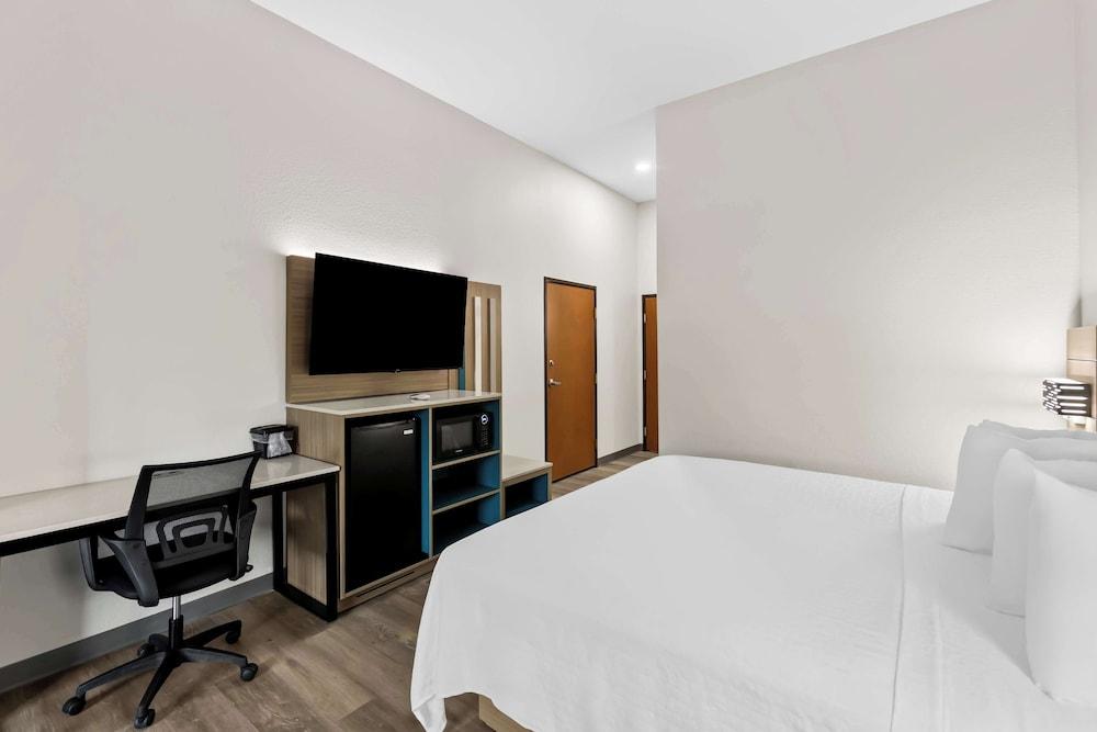 Sonesta Essential Beaumont photo 12