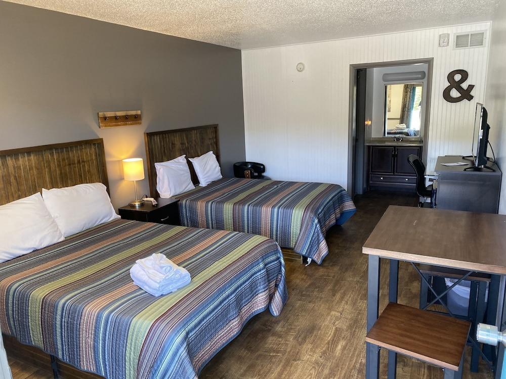 Blue Ridge Rustic Inn photo 26