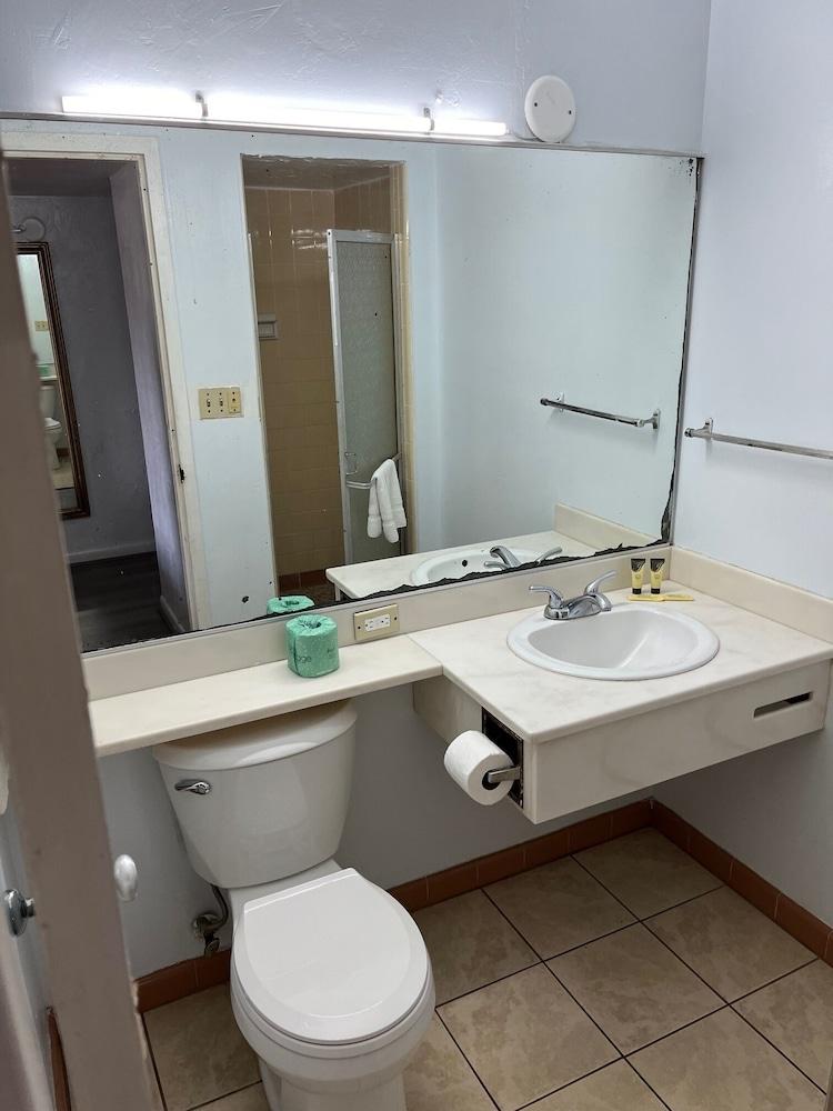 8th Street Motel photo 6