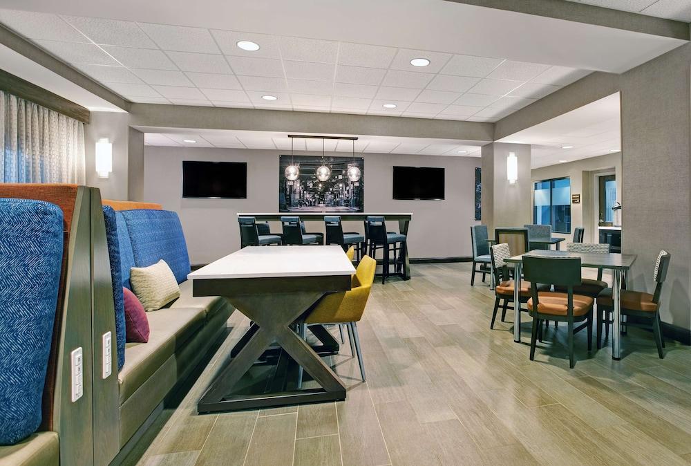 Hampton Inn Greenville I-385 - Woodruff Rd. photo 27