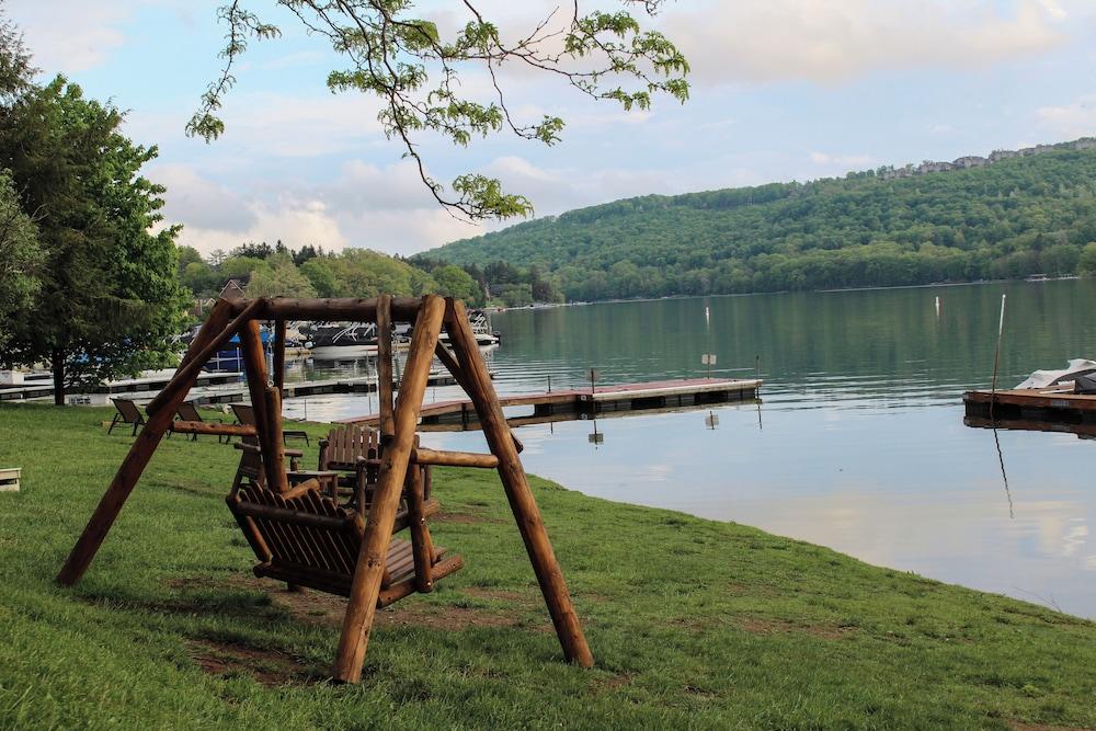 LakeFront Lodge photo 7