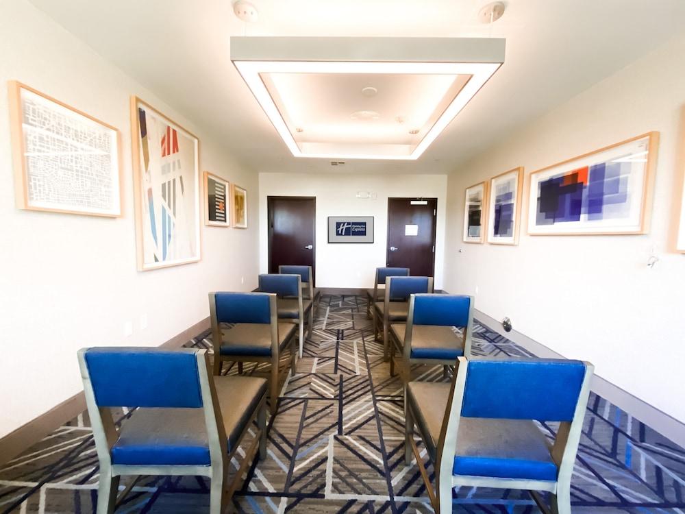 Holiday Inn Express & Suites Frazier Park by IHG photo 39