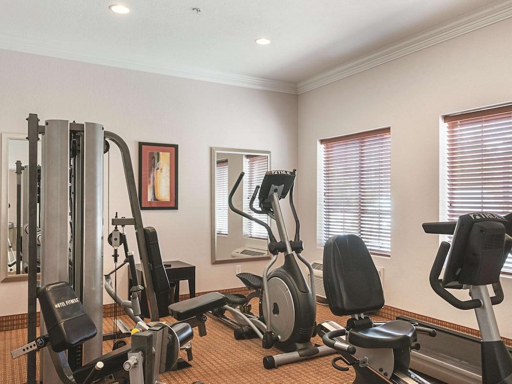 La Quinta Inn & Suites by Wyndham Slidell - North Shore Area photo 21
