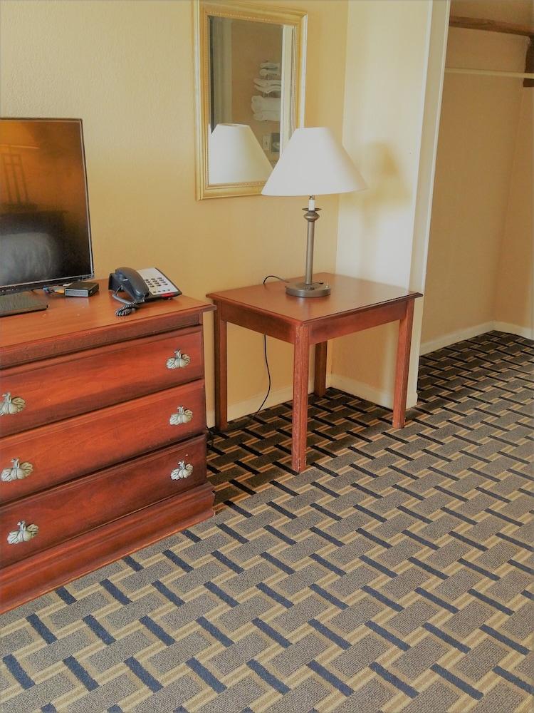 Grand View Plaza Inn & Suites photo 88
