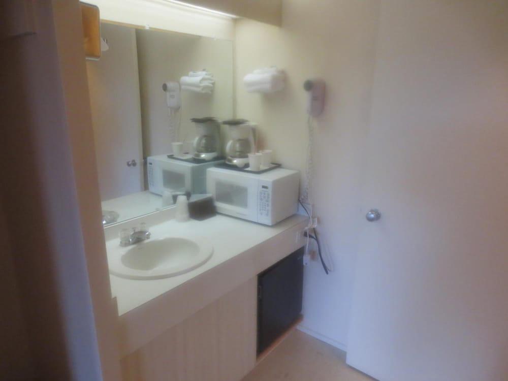 Down Towner Inn photo 12