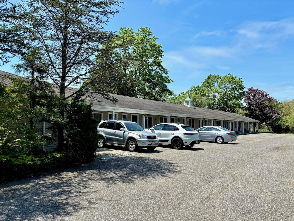 Westhampton Seabreeze Motel photo 15