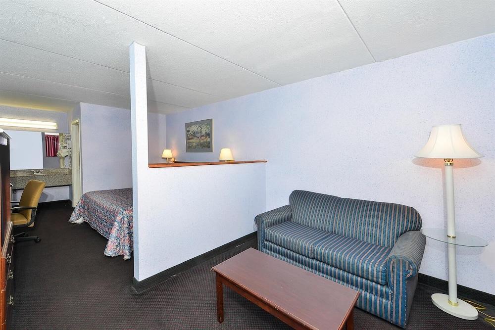 Americas Best Value Inn & Suites Knoxville North photo 8