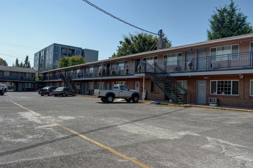 The Palms Motel photo 15
