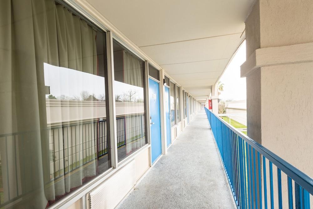 OYO Hotel Baton Rouge - Mead Rd Louisiana photo 11