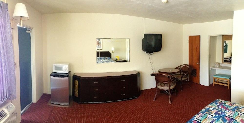 Hawaii Motel photo 12