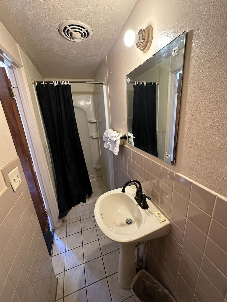 Crestview Motel Inc photo 9