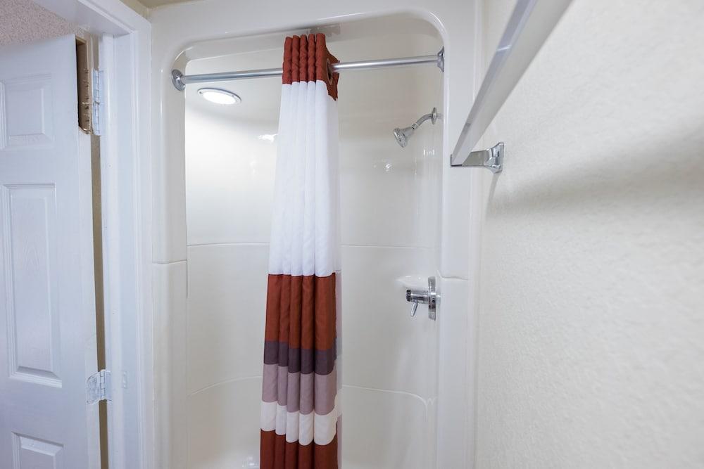 GreenTree Inn Houston IAH Airport photo 28