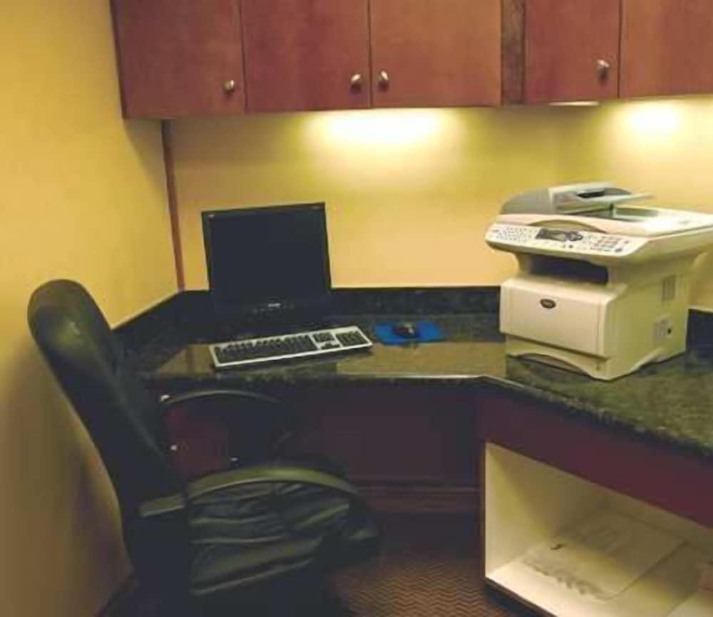 Hampton Inn & Suites Elk City photo 29