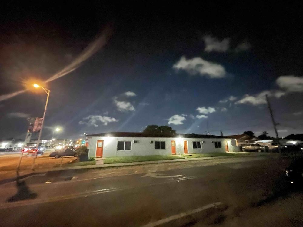 Sunshine Inn Motel photo 14