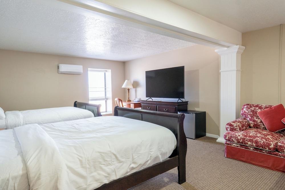 Road Creek Inn photo 43