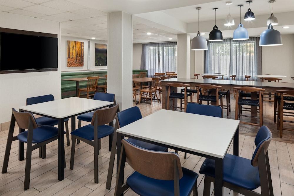 Fairfield Inn & Suites Columbus East photo 29