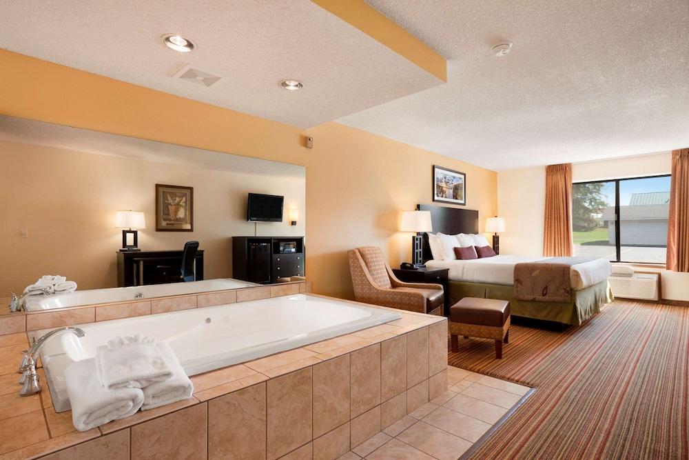 Ramada by Wyndham Wisconsin Dells photo 9