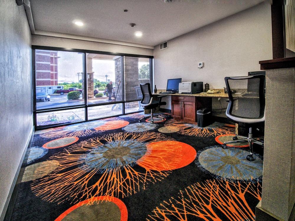 Hampton Inn Oklahoma City/Edmond photo 34