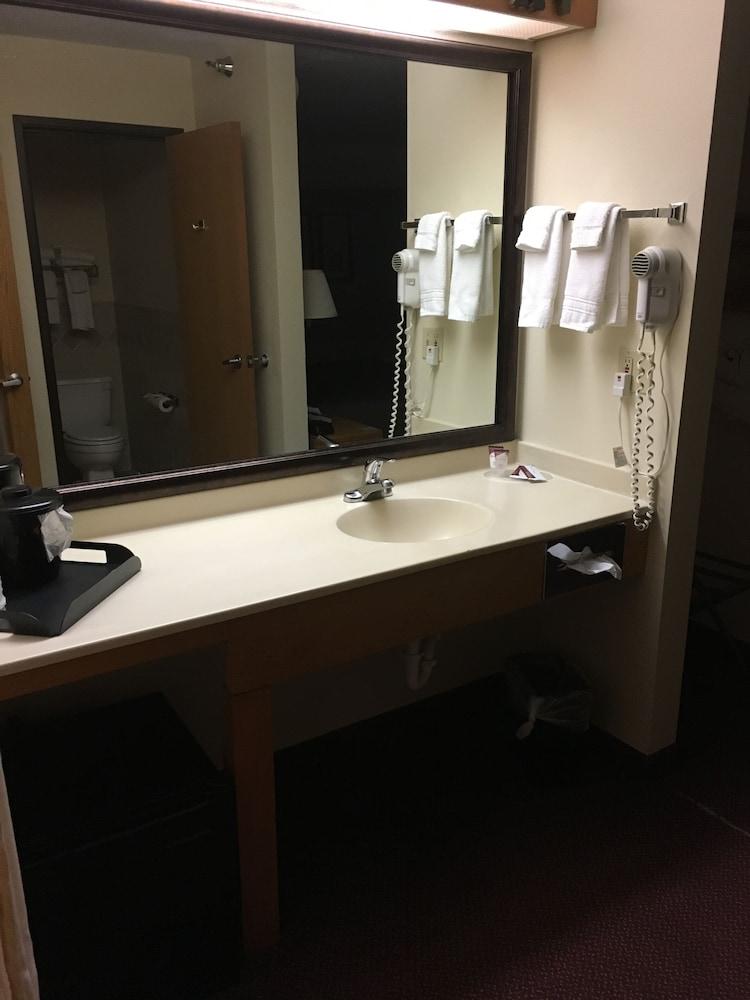 Moose Lake Lodge & Suites photo 20
