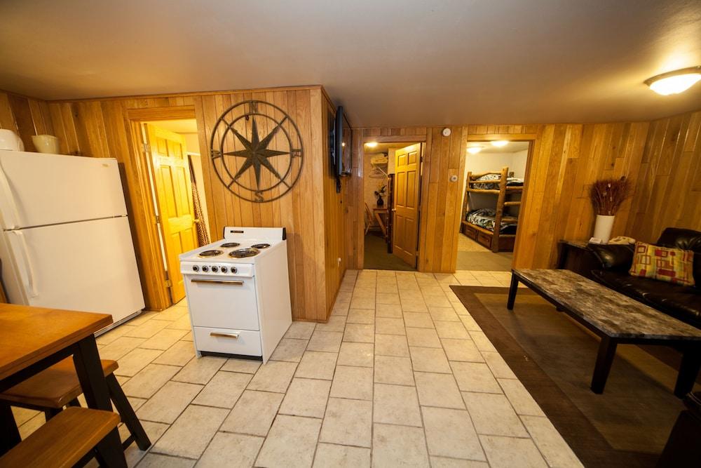 Log Cabin Lodge & Suites photo 25