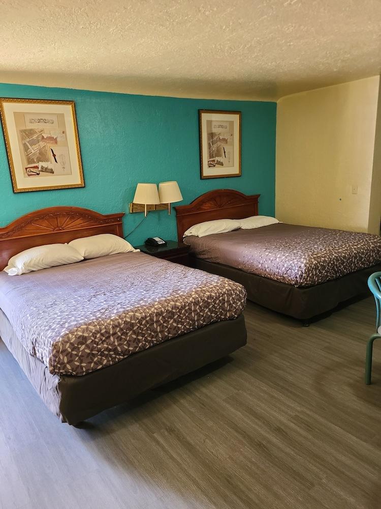 Encore Motel photo 14