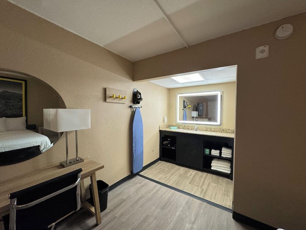 Super 8 by Wyndham Corpus Christi Airport photo 14